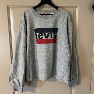 Oversized Levi’s Crewneck